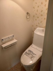 トイレ新調（天井：塗装、壁：クロス貼替え）
