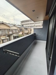 バルコニー部分（2階と3階の2ヶ所有）